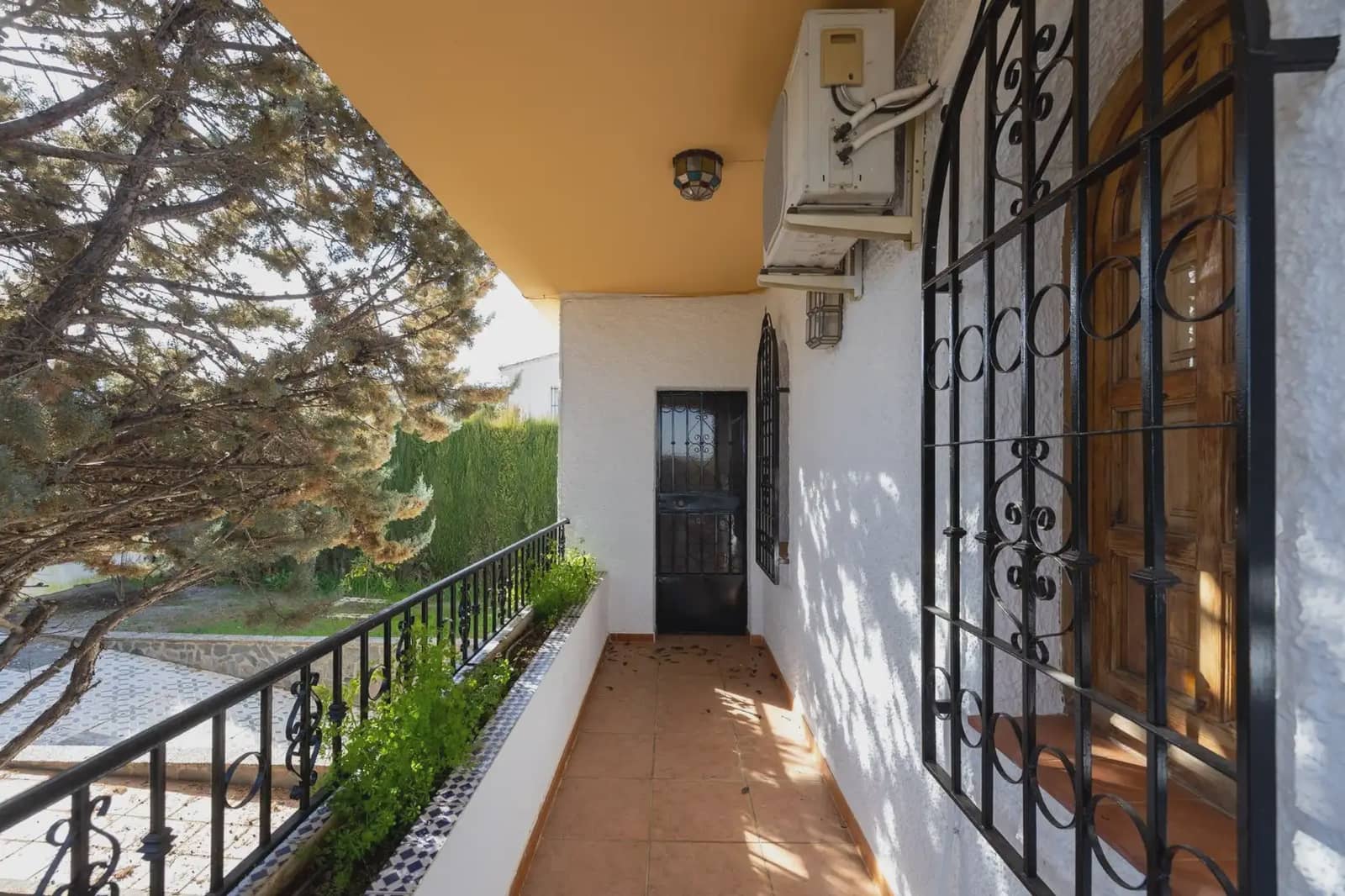 Villa for sale in Otura with pool garage - € 420,000 (Ref: 9837571)