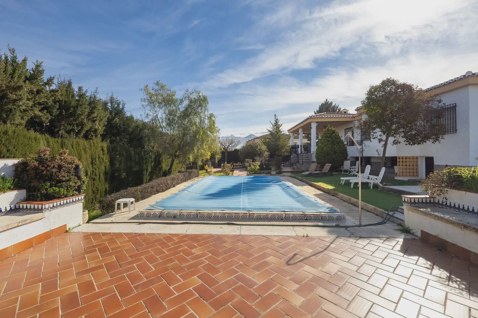 Villa for sale in Otura with pool garage - € 420,000 (Ref: 9837571)
