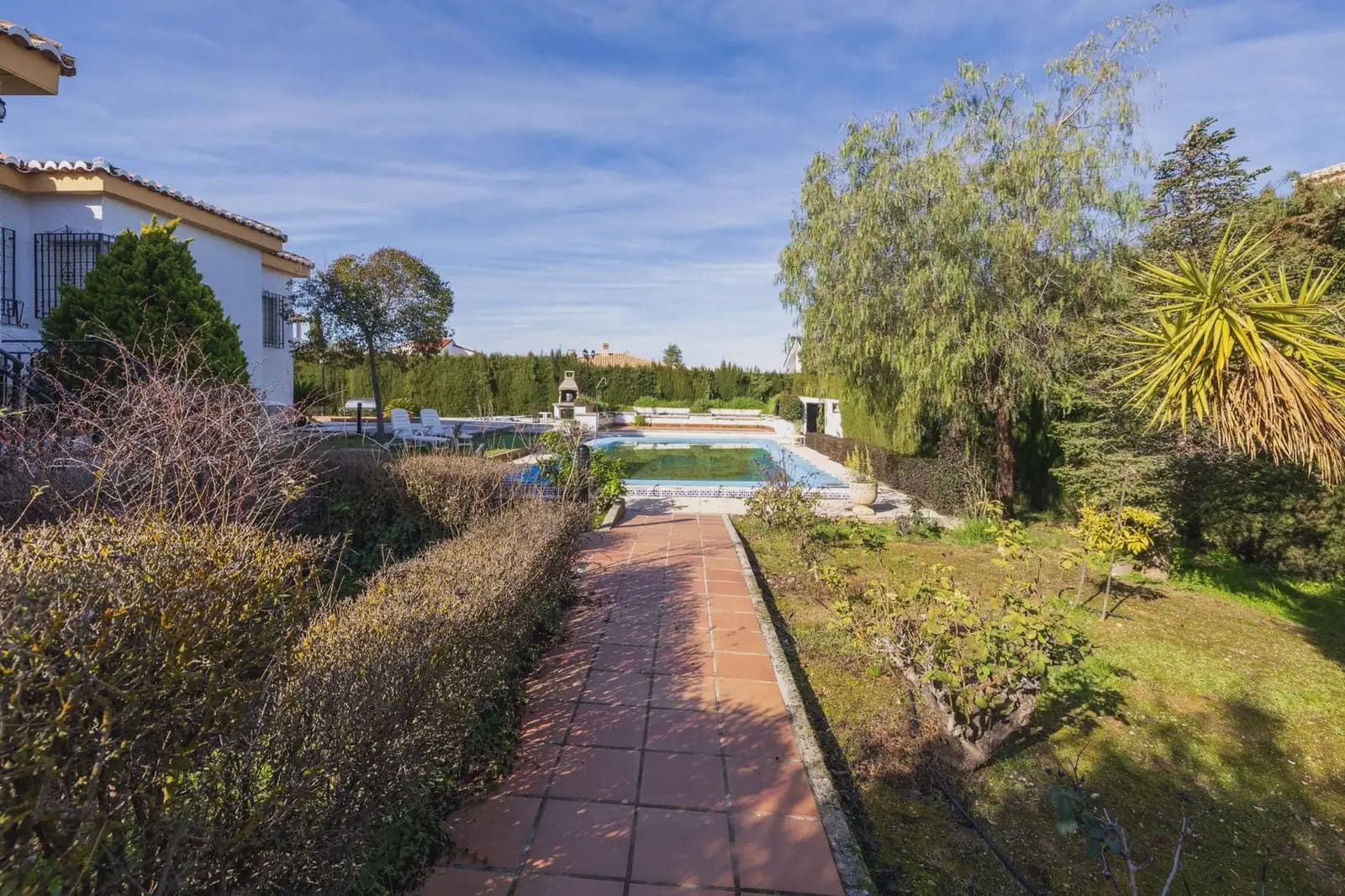 Villa for sale in Otura with pool garage - € 420,000 (Ref: 9837571)