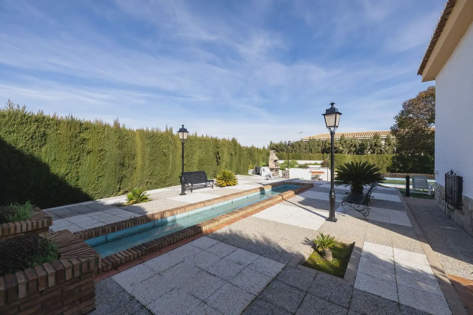 Villa for sale in Otura with pool garage - € 420,000 (Ref: 9837571)