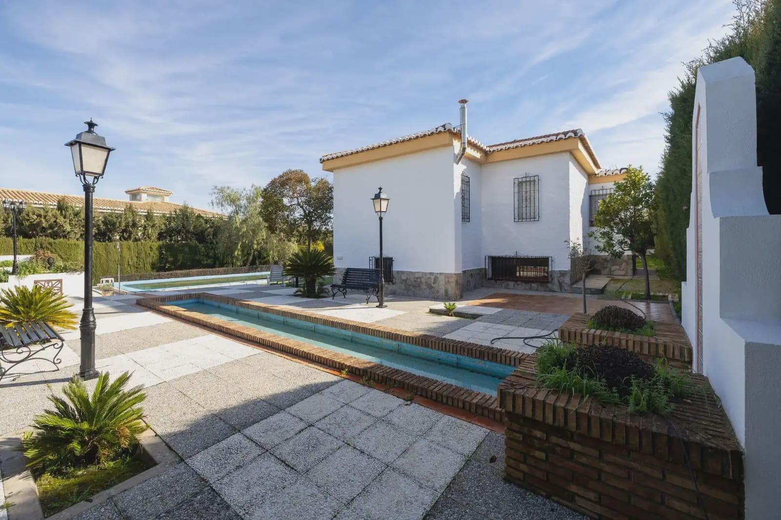 Villa for sale in Otura with pool garage - € 420,000 (Ref: 9837571)