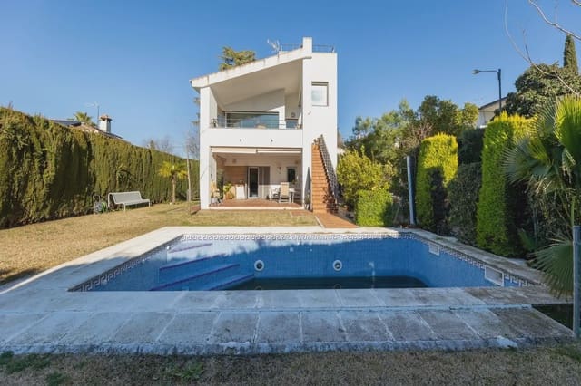 Villa til salg i Cájar med swimmingpool garage - € 580.000 (Ref: 9837572)