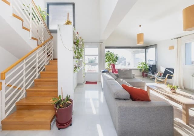 Villa til salg i Cájar med swimmingpool garage - € 580.000 (Ref: 9837572)