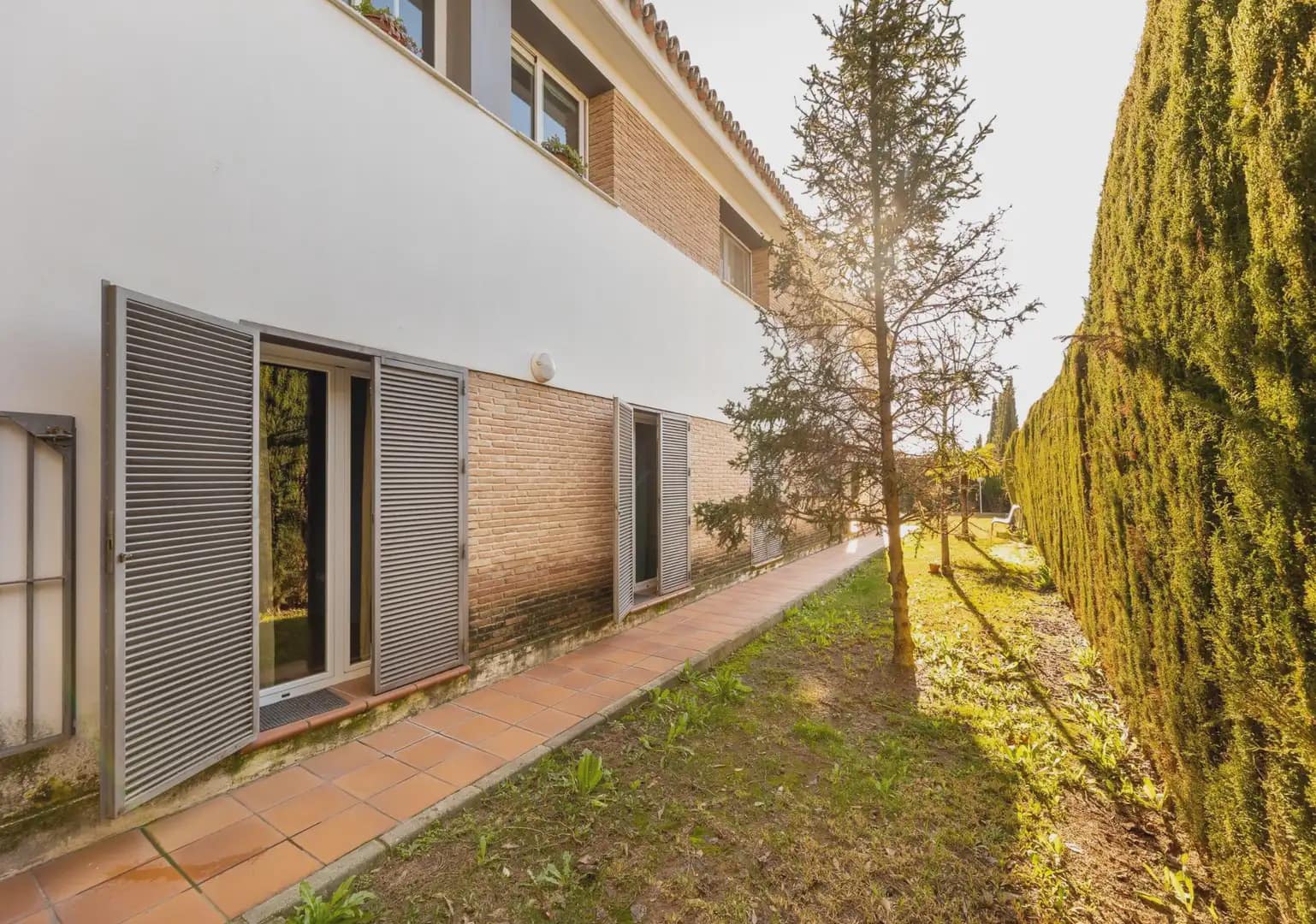 Villa zu verkaufen in Cajar mit Pool Garage - 580.000 € (Ref: 9837572)