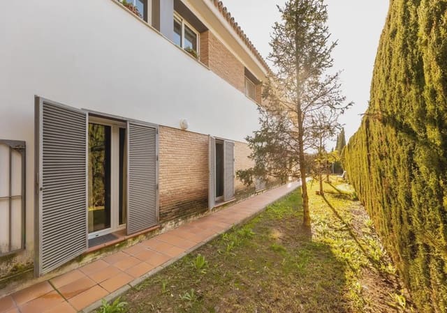 Villa til salg i Cájar med swimmingpool garage - € 580.000 (Ref: 9837572)