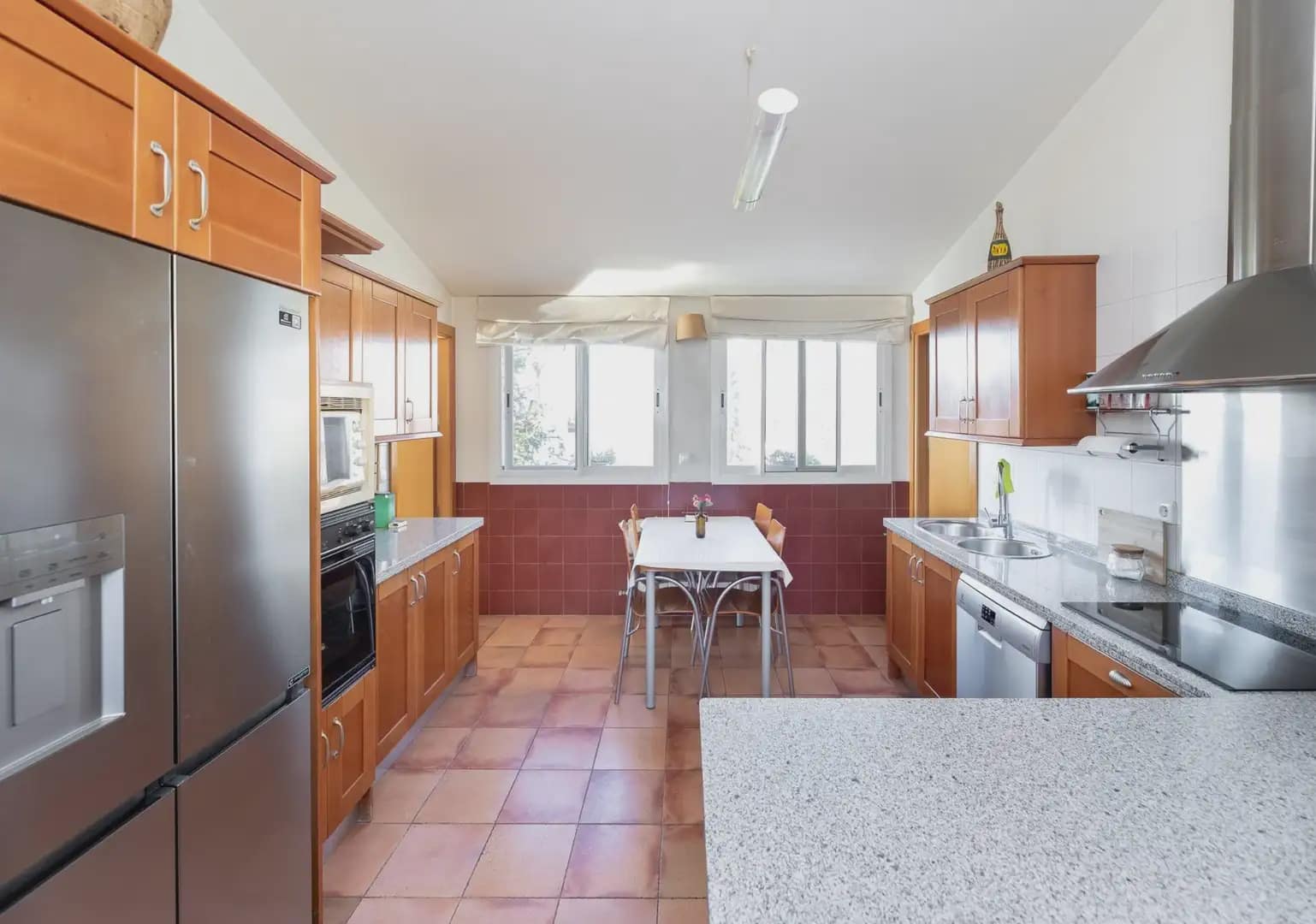 Villa zu verkaufen in Cajar mit Pool Garage - 580.000 € (Ref: 9837572)