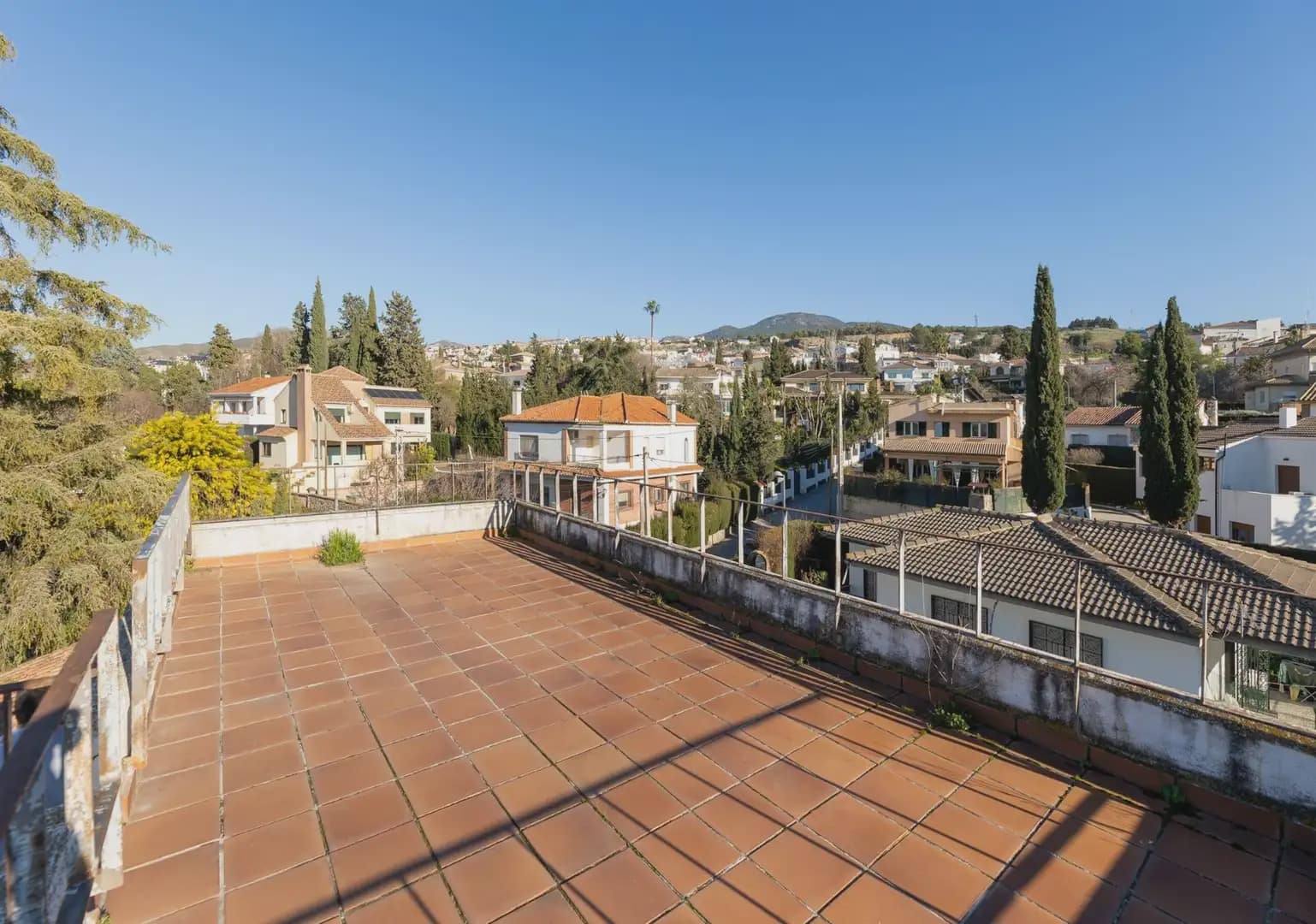 Villa zu verkaufen in Cajar mit Pool Garage - 580.000 € (Ref: 9837572)