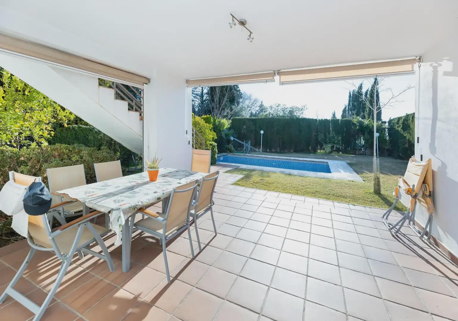 Villa zu verkaufen in Cajar mit Pool Garage - 580.000 € (Ref: 9837572)
