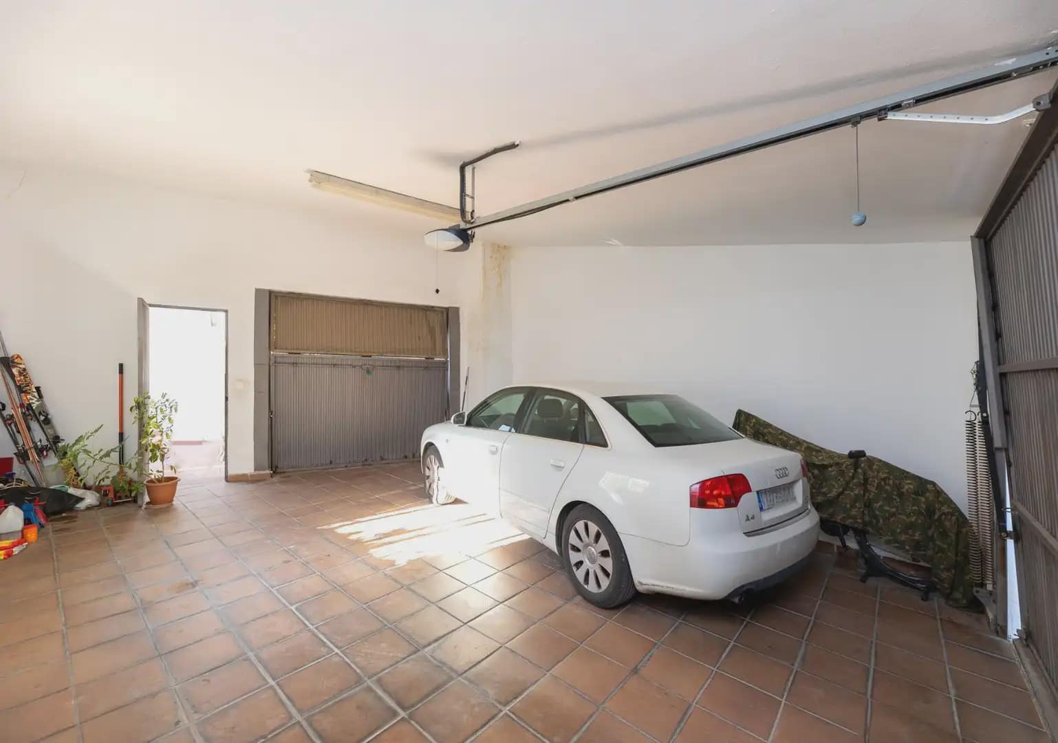 Villa zu verkaufen in Cajar mit Pool Garage - 580.000 € (Ref: 9837572)