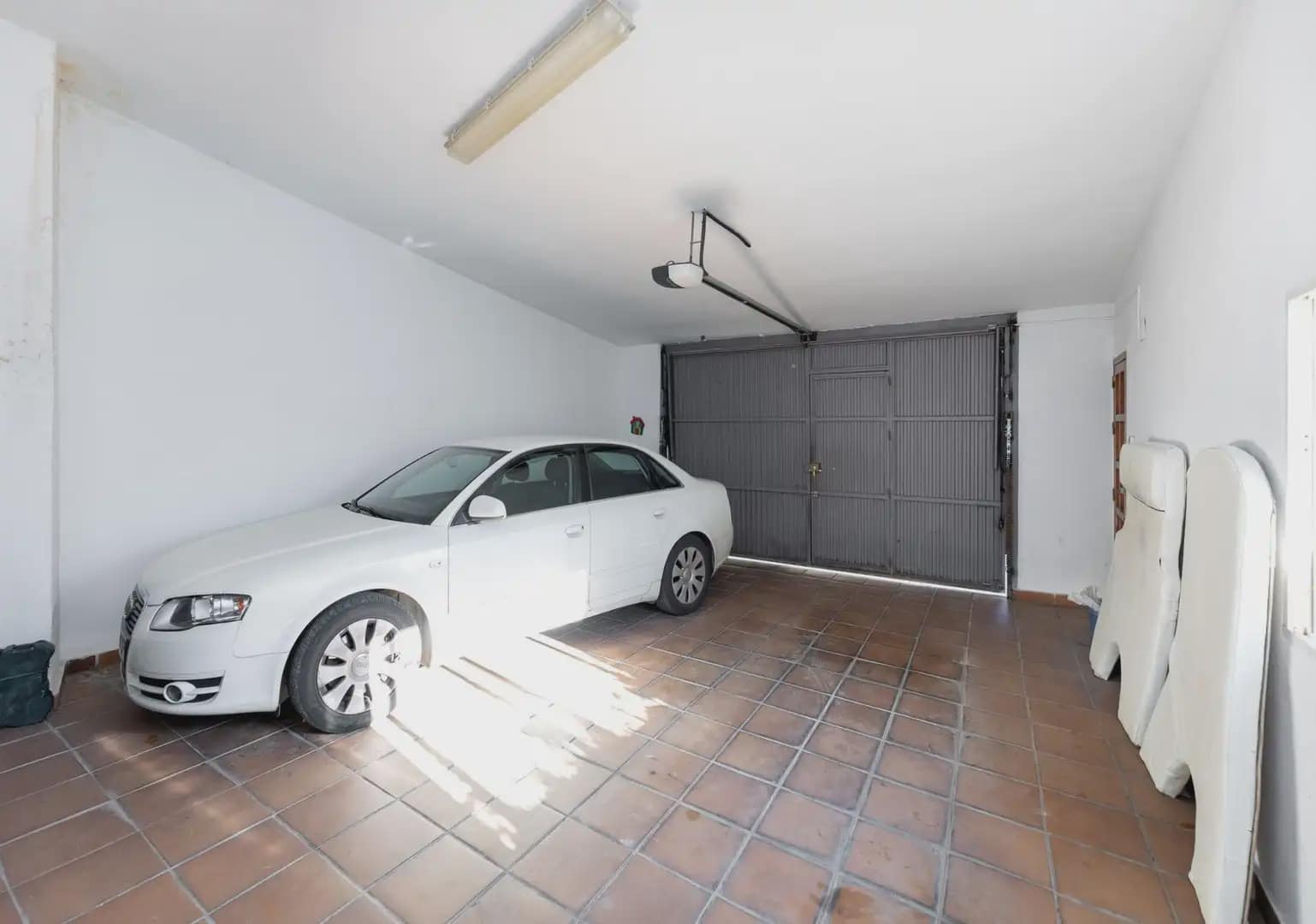Villa zu verkaufen in Cajar mit Pool Garage - 580.000 € (Ref: 9837572)
