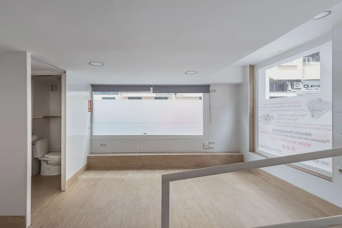 Kommersiell til salgs i Granada by - € 64 900 (Ref: 9837577)