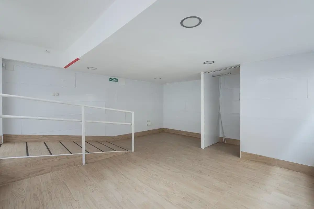 Kommersiell til salgs i Granada by - € 64 900 (Ref: 9837577)