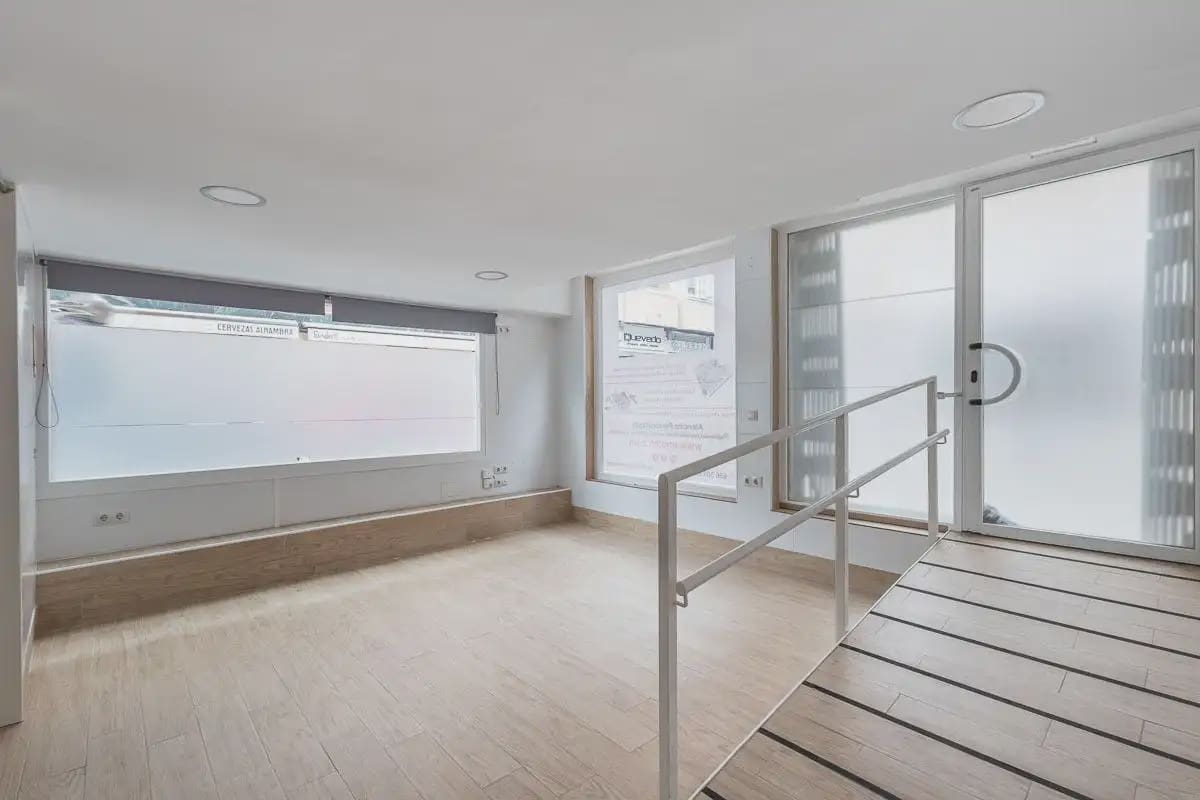 Kommersiell til salgs i Granada by - € 64 900 (Ref: 9837577)