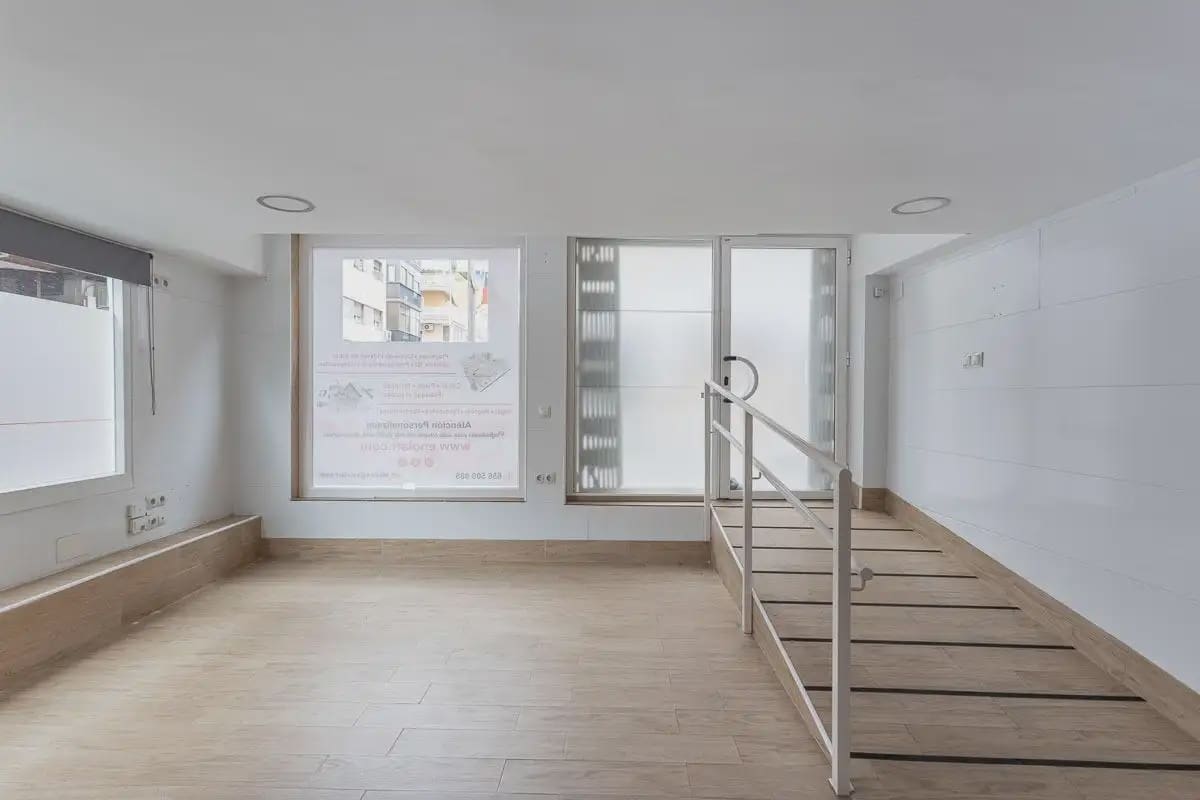 Kommersiell til salgs i Granada by - € 64 900 (Ref: 9837577)