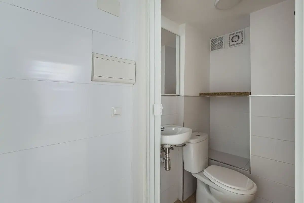 Kommersiell til salgs i Granada by - € 64 900 (Ref: 9837577)