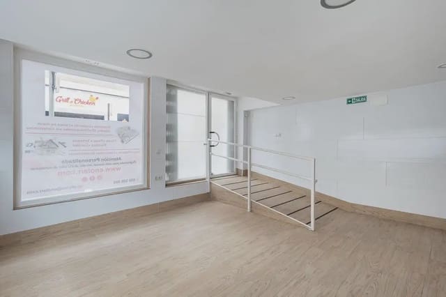 Gewerbe zu verkaufen in Figares, Granada Stadt - 64.900 € (Ref: 9837577)