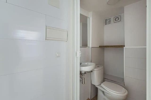 Gewerbe zu verkaufen in Figares, Granada Stadt - 64.900 € (Ref: 9837577)
