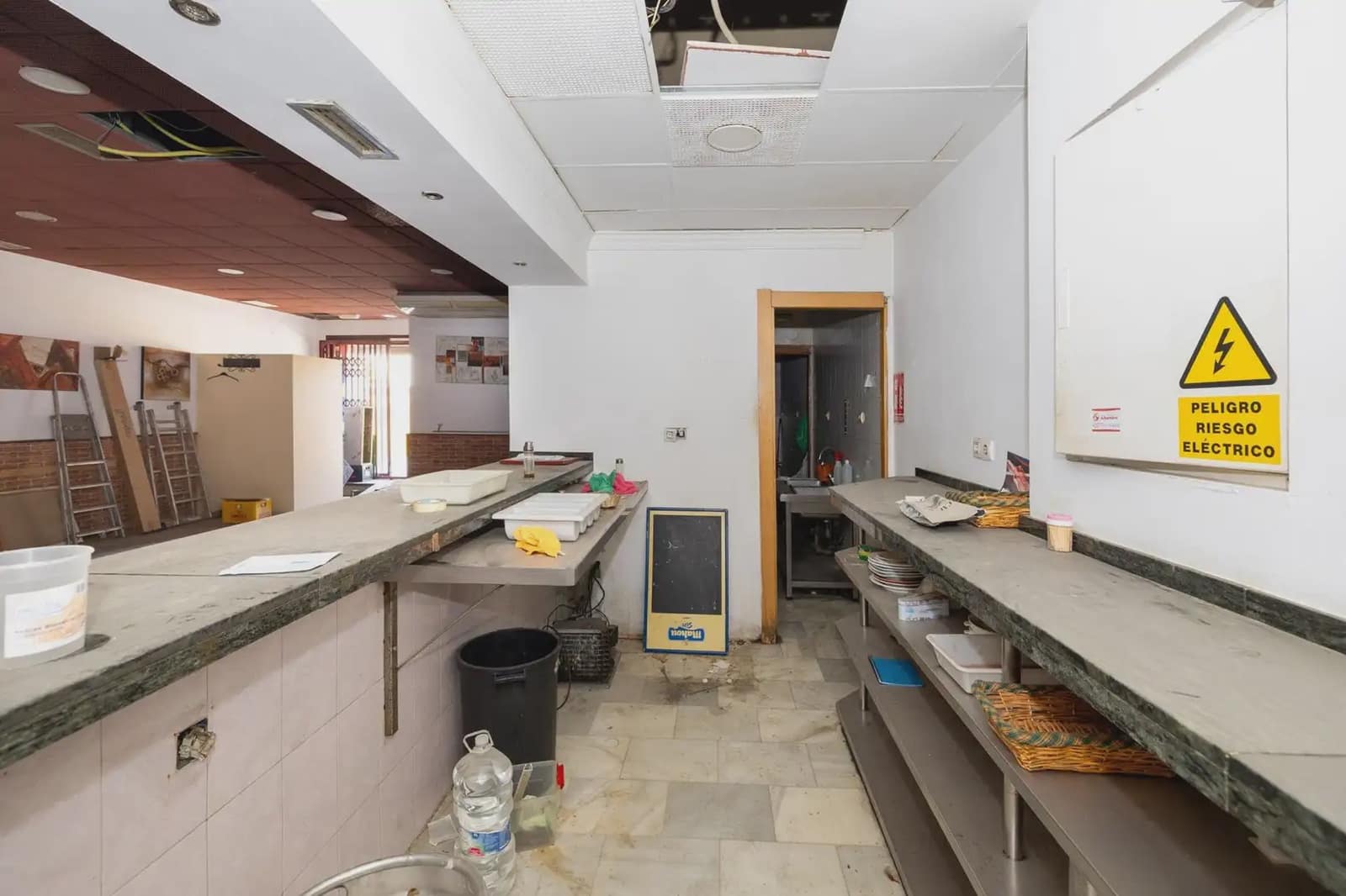 Local Comercial en Granada ciudad en venta - 185.000 € (Ref: 9837578)
