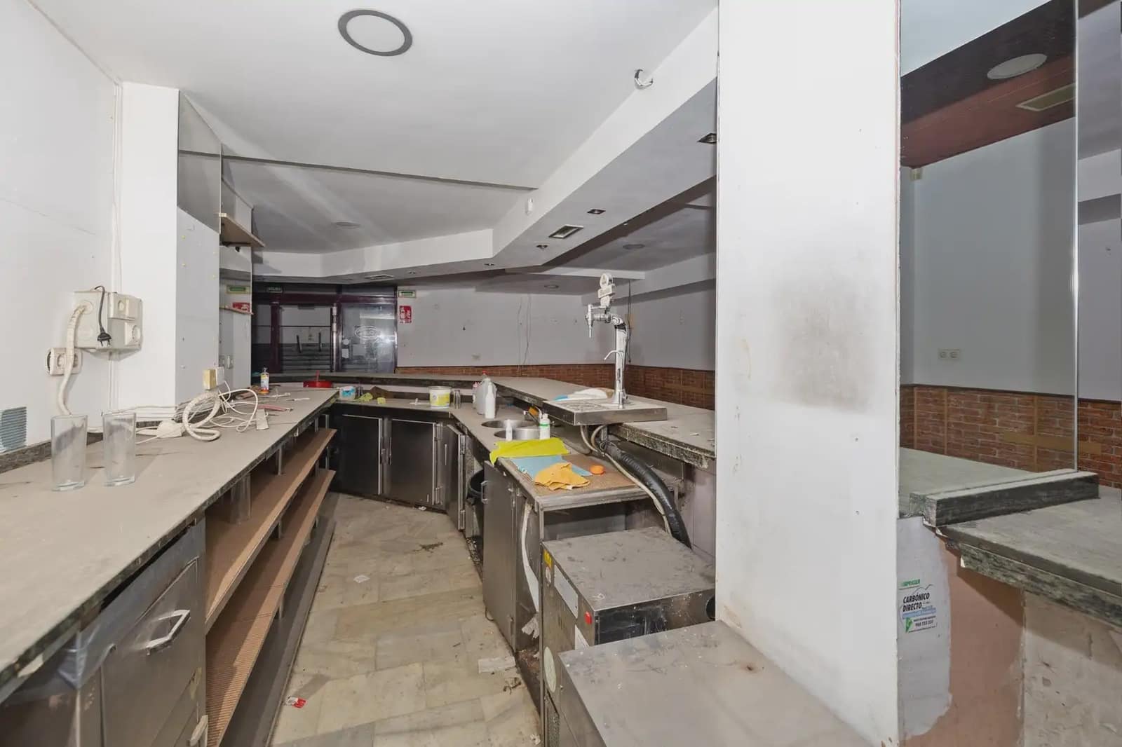 Local Comercial en Granada ciudad en venta - 185.000 € (Ref: 9837578)