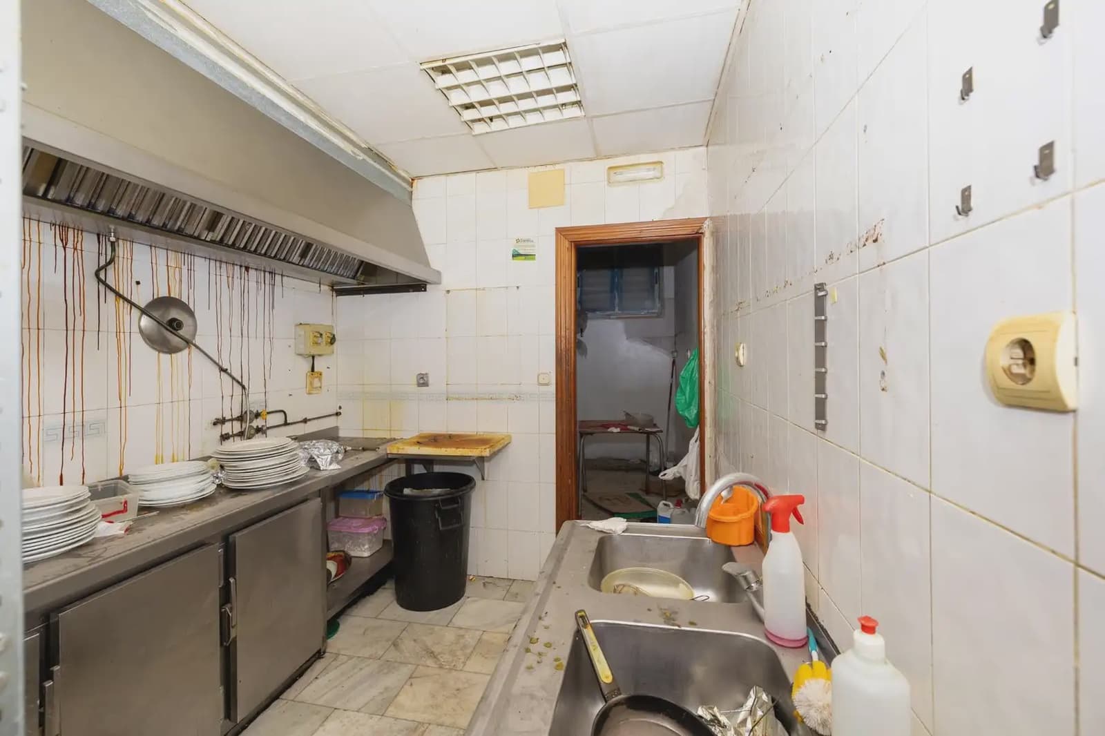 Local Comercial en Granada ciudad en venta - 185.000 € (Ref: 9837578)