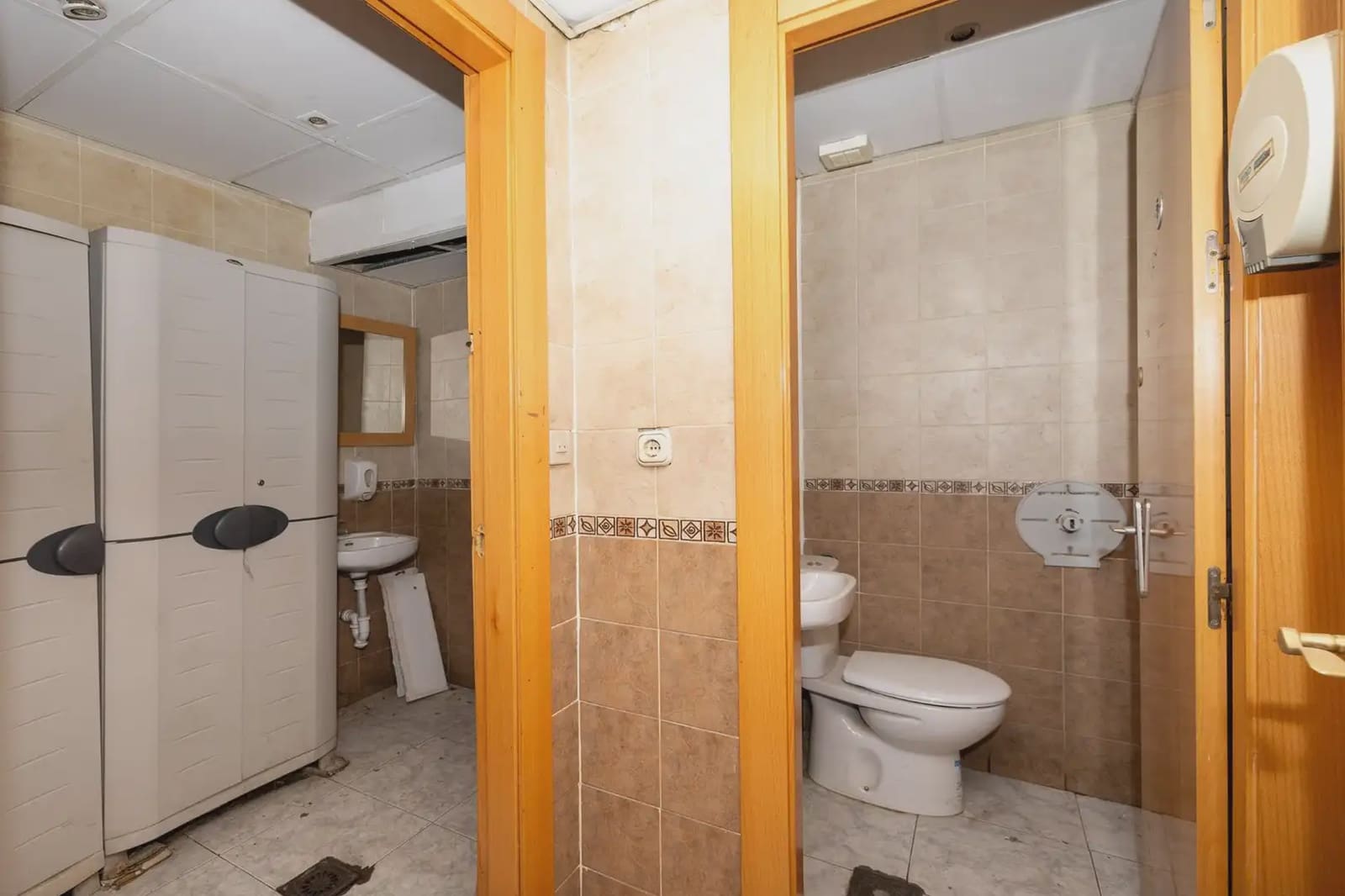 Local Comercial en Granada ciudad en venta - 185.000 € (Ref: 9837578)