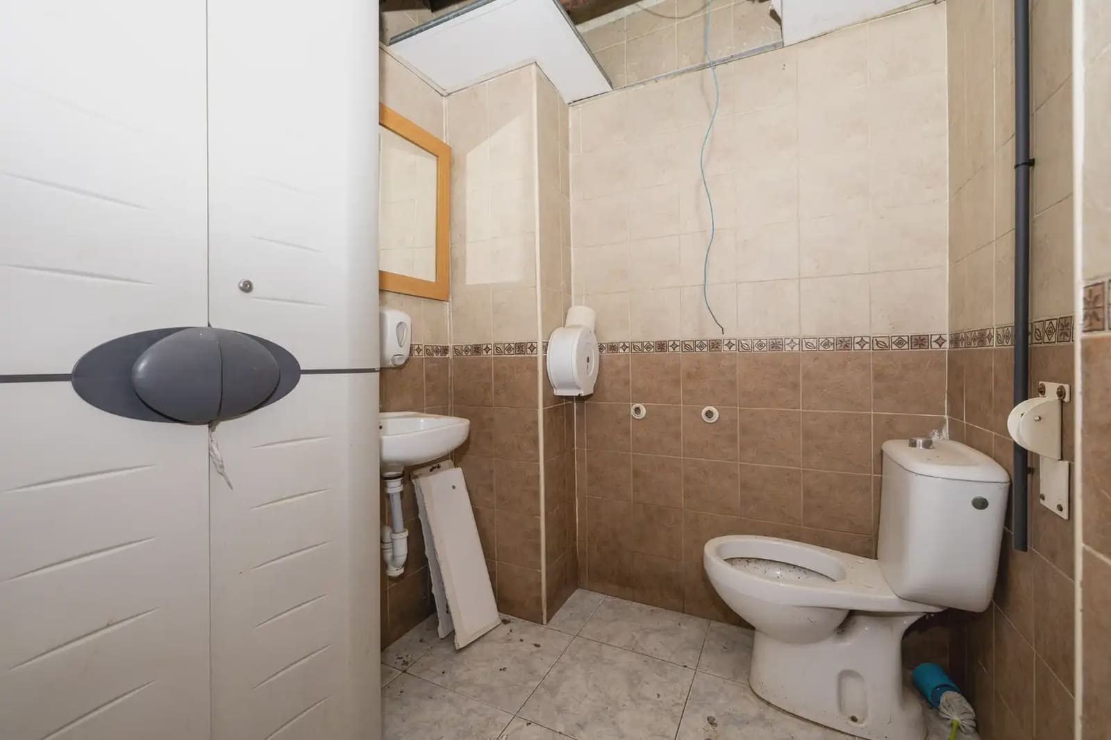 Local Comercial en Granada ciudad en venta - 185.000 € (Ref: 9837578)