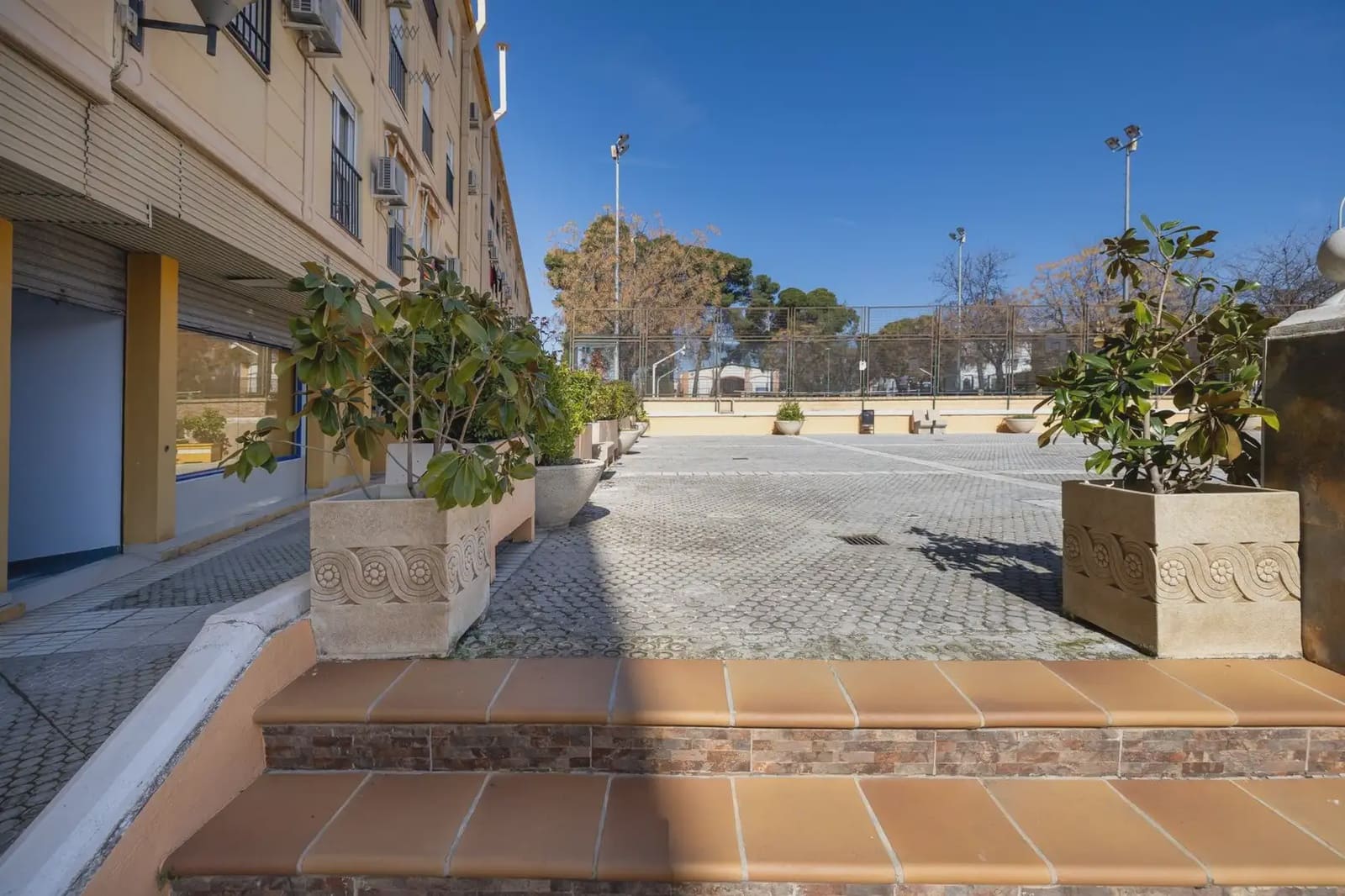 Local Comercial en Granada ciudad en venta - 185.000 € (Ref: 9837578)