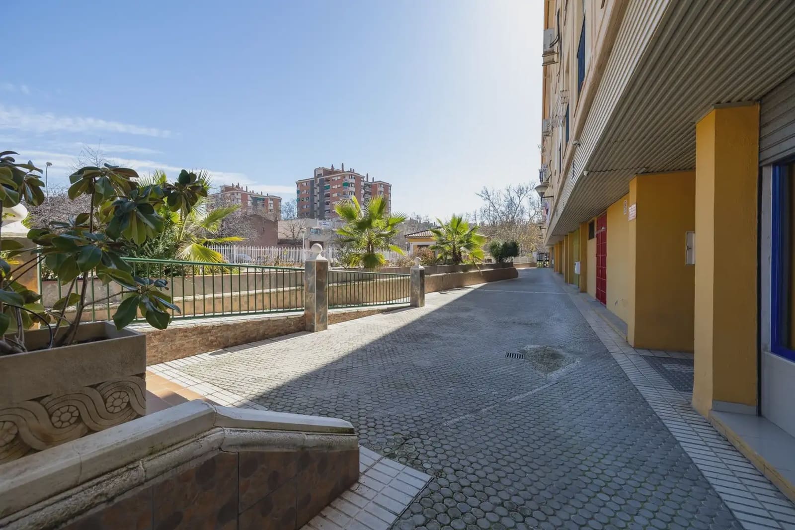 Local Comercial en Granada ciudad en venta - 185.000 € (Ref: 9837578)