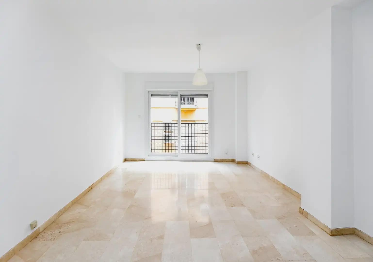 Wohnung zu verkaufen in Granada Stadt - 335.000 € (Ref: 9837579)