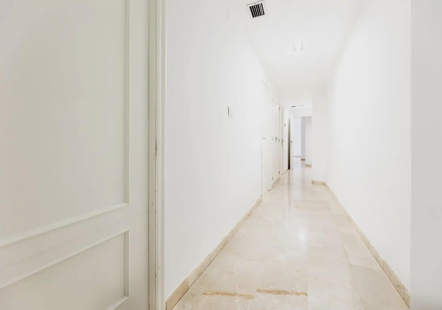 Wohnung zu verkaufen in Granada Stadt - 335.000 € (Ref: 9837579)