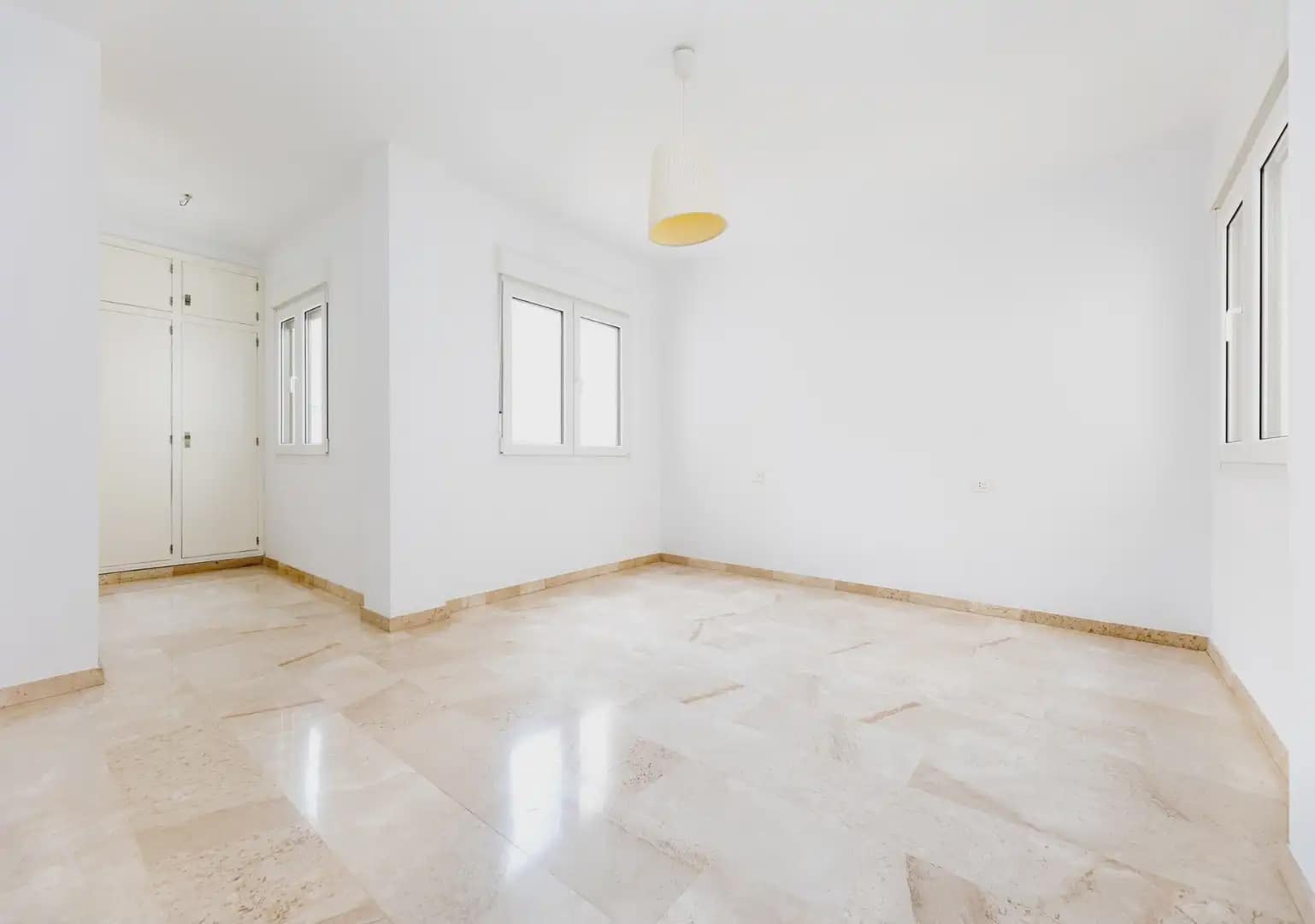 Wohnung zu verkaufen in Granada Stadt - 335.000 € (Ref: 9837579)