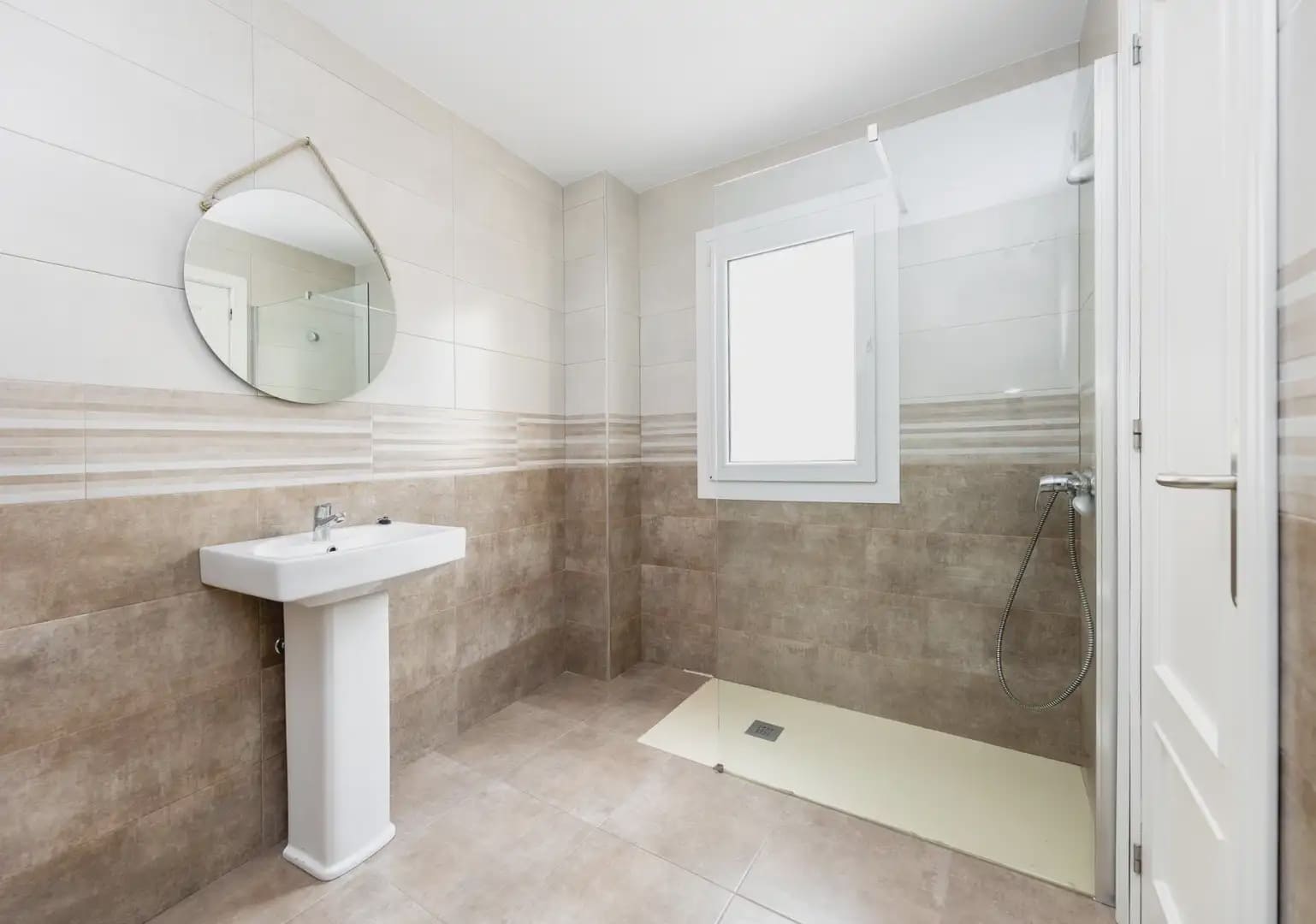 Wohnung zu verkaufen in Granada Stadt - 335.000 € (Ref: 9837579)