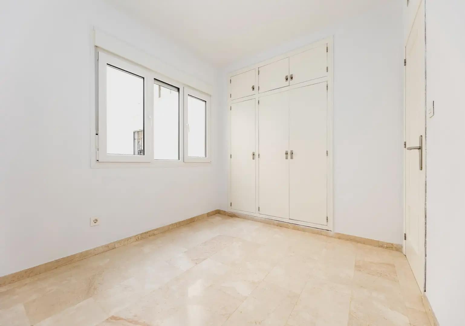 Wohnung zu verkaufen in Granada Stadt - 335.000 € (Ref: 9837579)