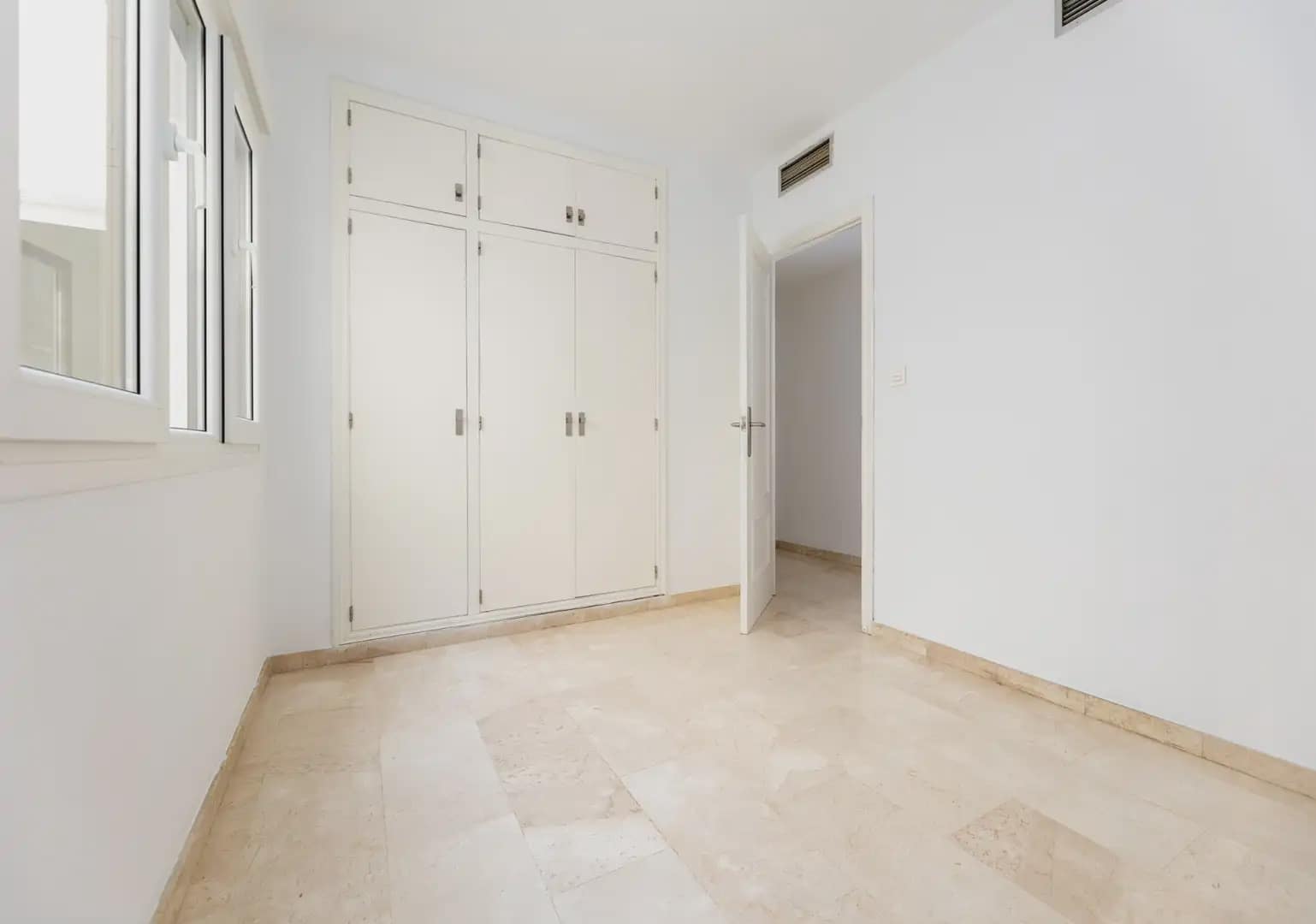 Wohnung zu verkaufen in Granada Stadt - 335.000 € (Ref: 9837579)