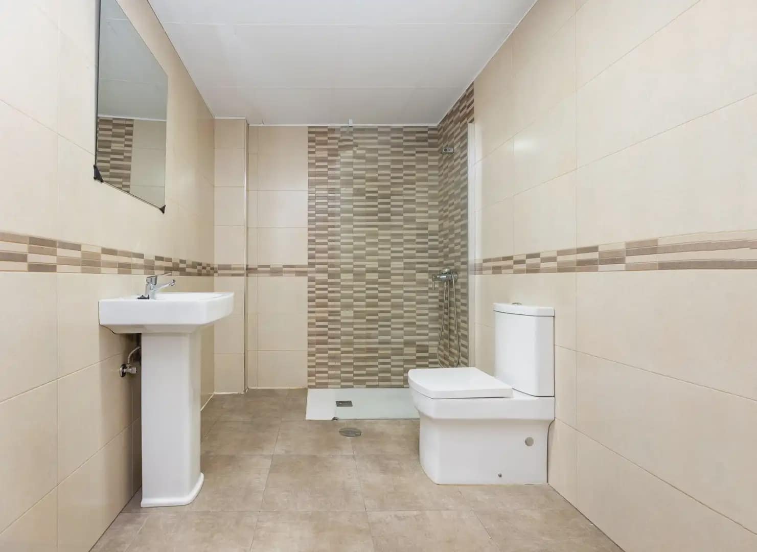 Wohnung zu verkaufen in Granada Stadt - 335.000 € (Ref: 9837579)