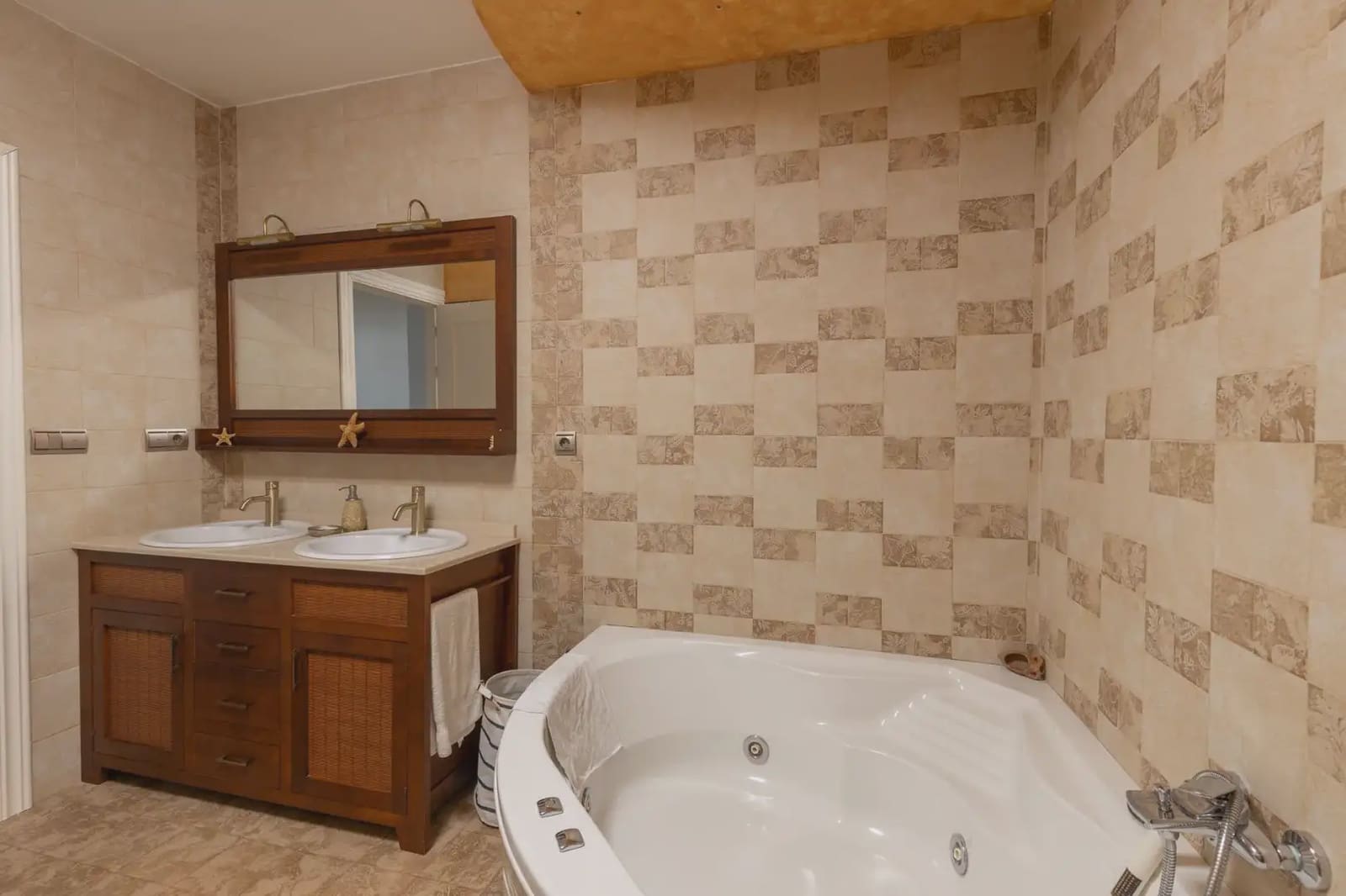 Townhouse for sale in Chauchina with garage - € 285,900 (Ref: 9837594)