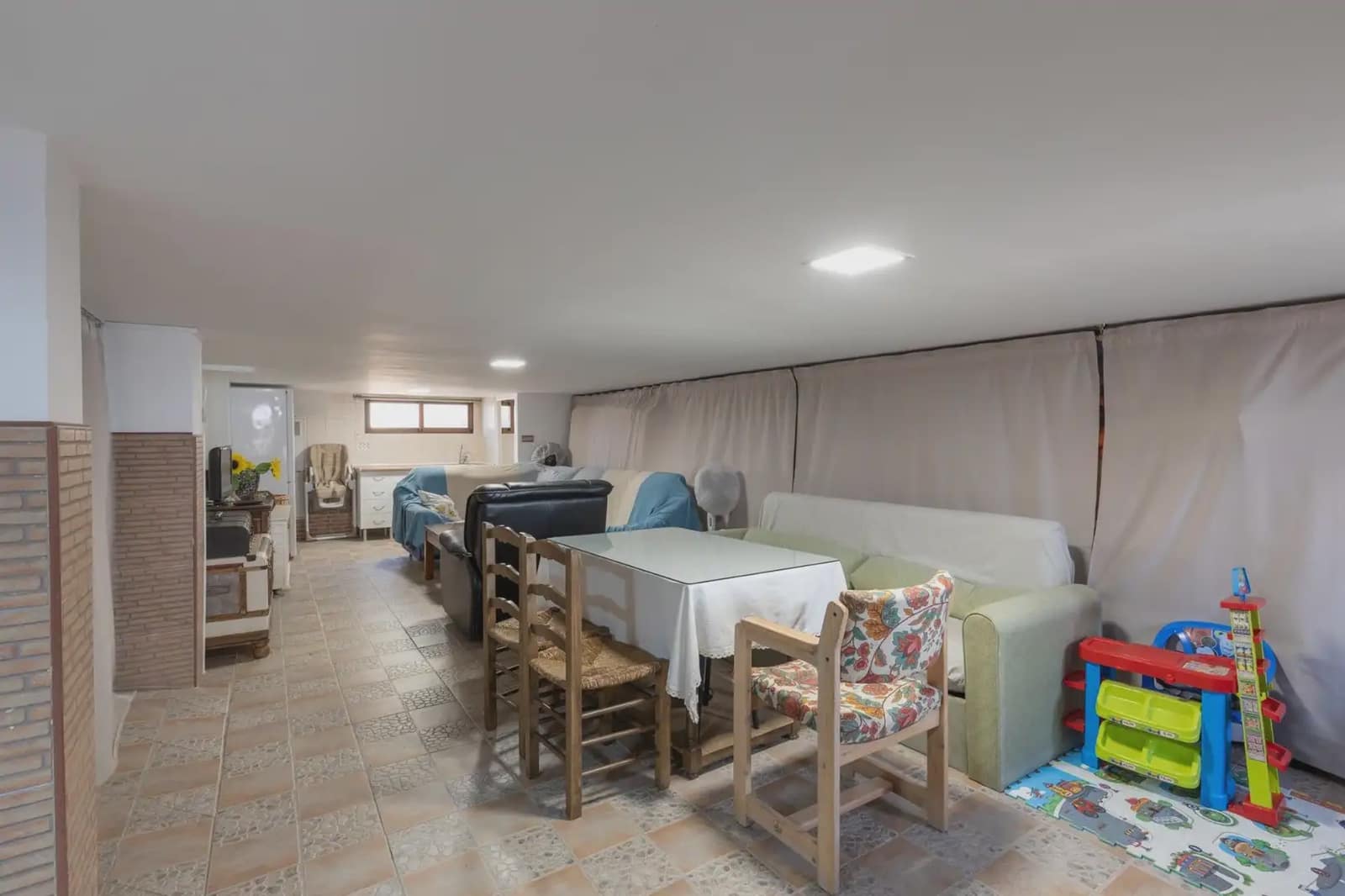 Townhouse for sale in Chauchina with garage - € 285,900 (Ref: 9837594)