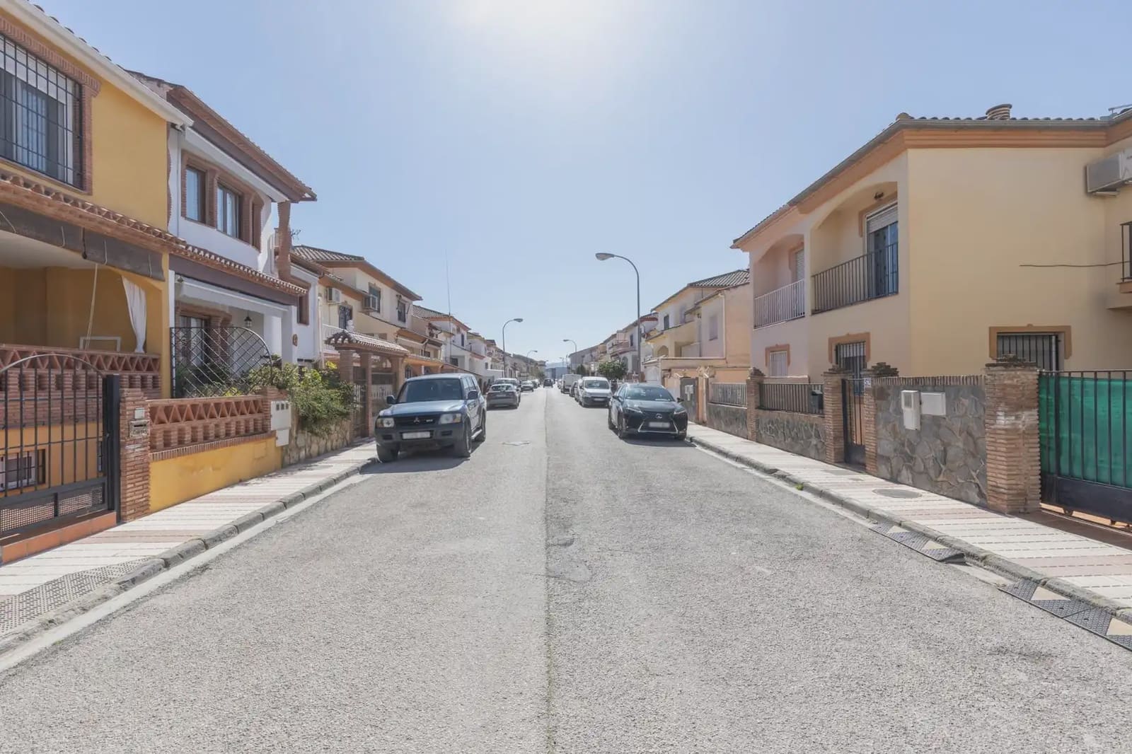 Townhouse for sale in Chauchina with garage - € 285,900 (Ref: 9837594)