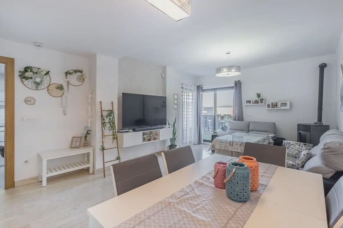 Omakotitalo myytävänä paikassa Las Gabias mukana uima-altaan 
autotalli - 279 000 € (Ref: 9837595)