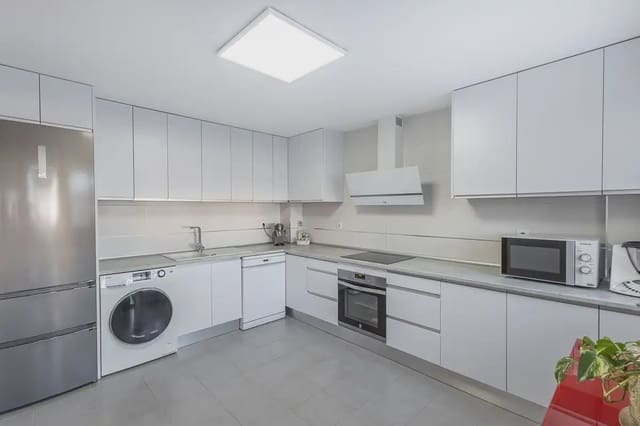 Omakotitalo myytävänä paikassa Las Gabias mukana uima-altaan 
autotalli - 279 000 € (Ref: 9837595)
