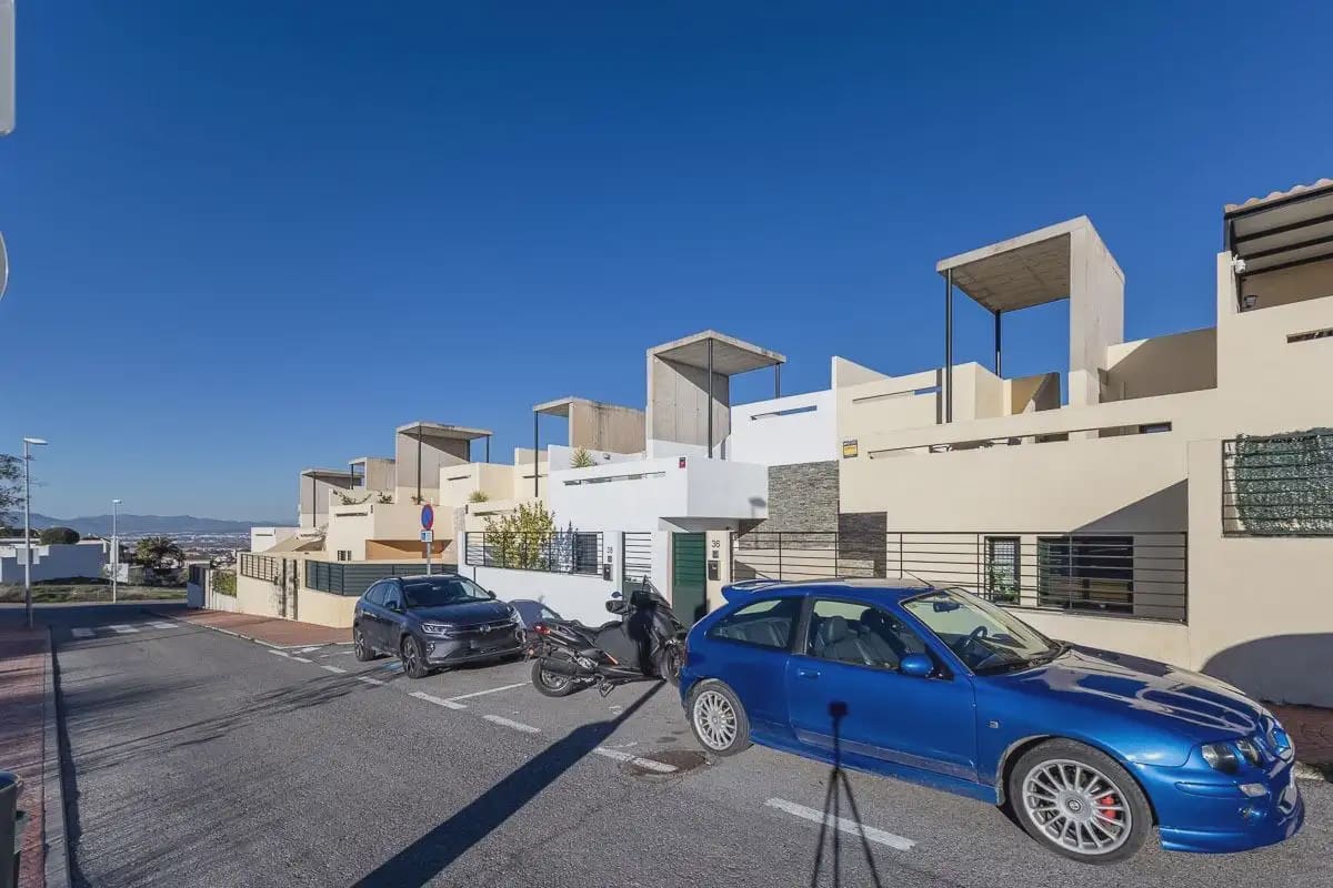 Omakotitalo myytävänä paikassa Las Gabias mukana uima-altaan 
autotalli - 279 000 € (Ref: 9837595)