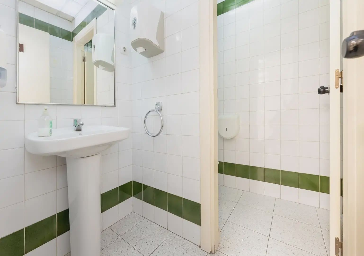 Flat for sale in Granada city - € 490,000 (Ref: 9837597)