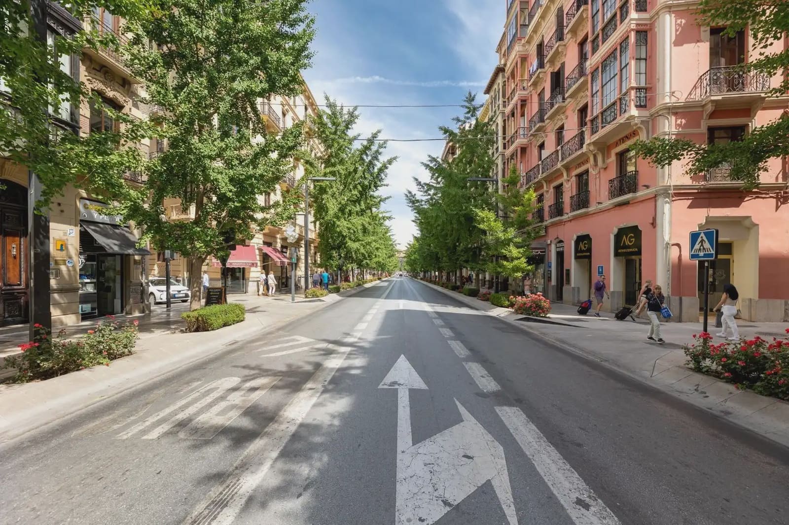 Flat for sale in Granada city - € 490,000 (Ref: 9837597)