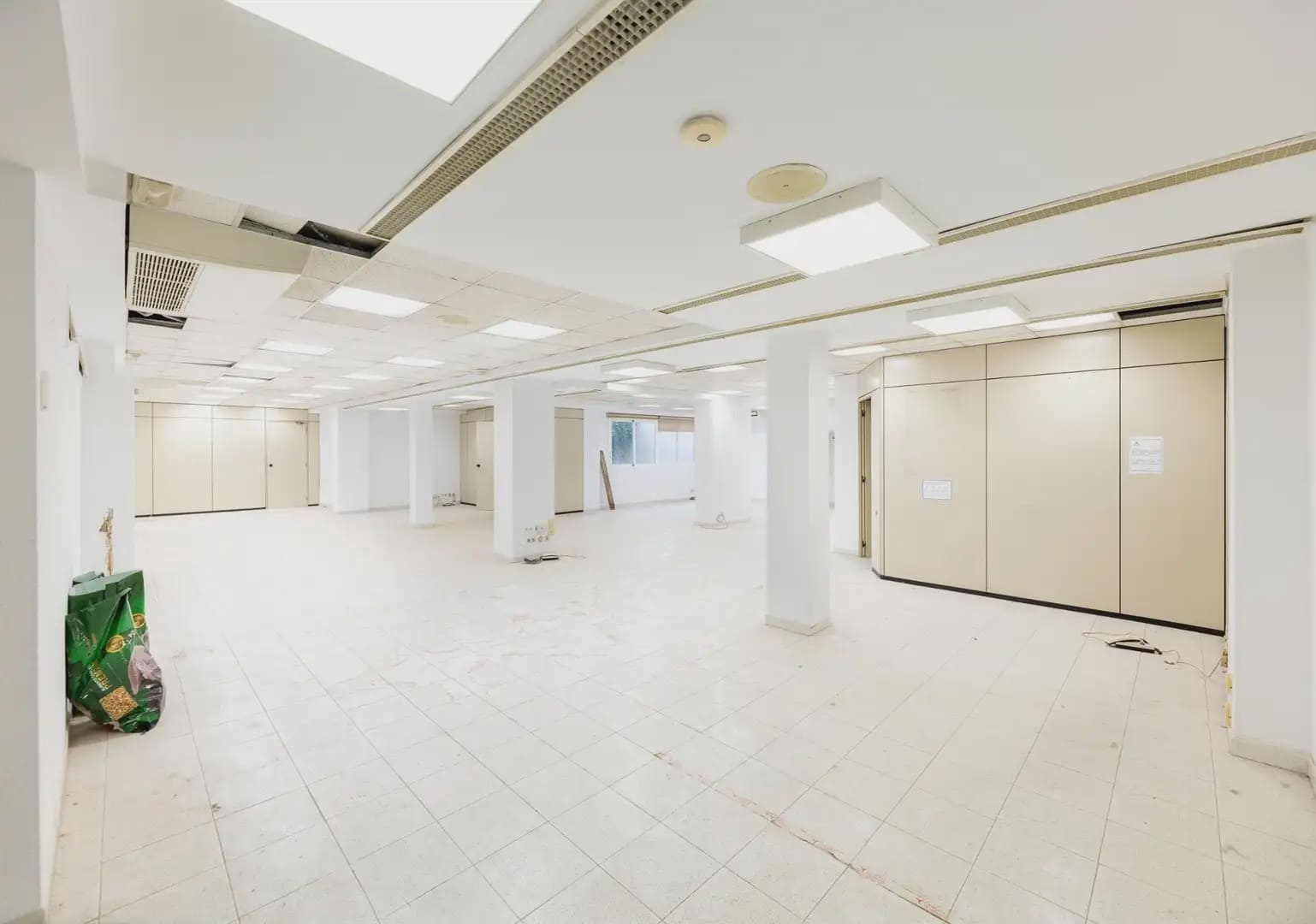 Gewerbe zu verkaufen in Granada Stadt - 980.000 € (Ref: 9837598)