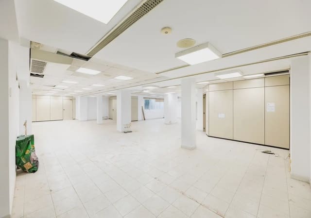 Erhverv til salg i Centro - Sagrario, Granada by - € 980.000 (Ref: 9837598)