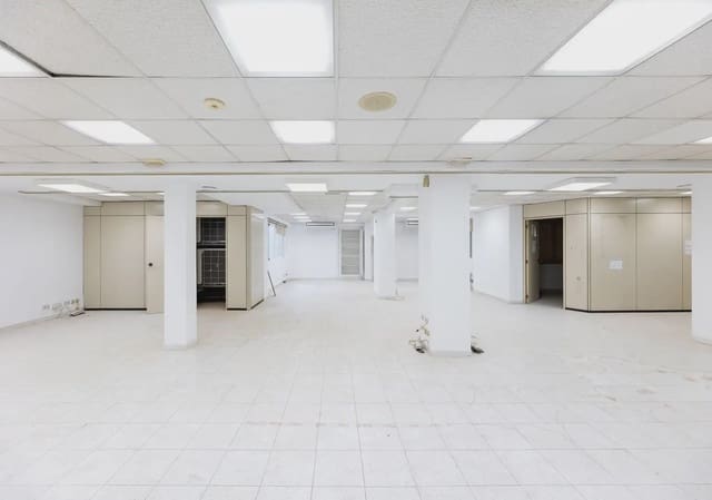 Erhverv til salg i Centro - Sagrario, Granada by - € 980.000 (Ref: 9837598)