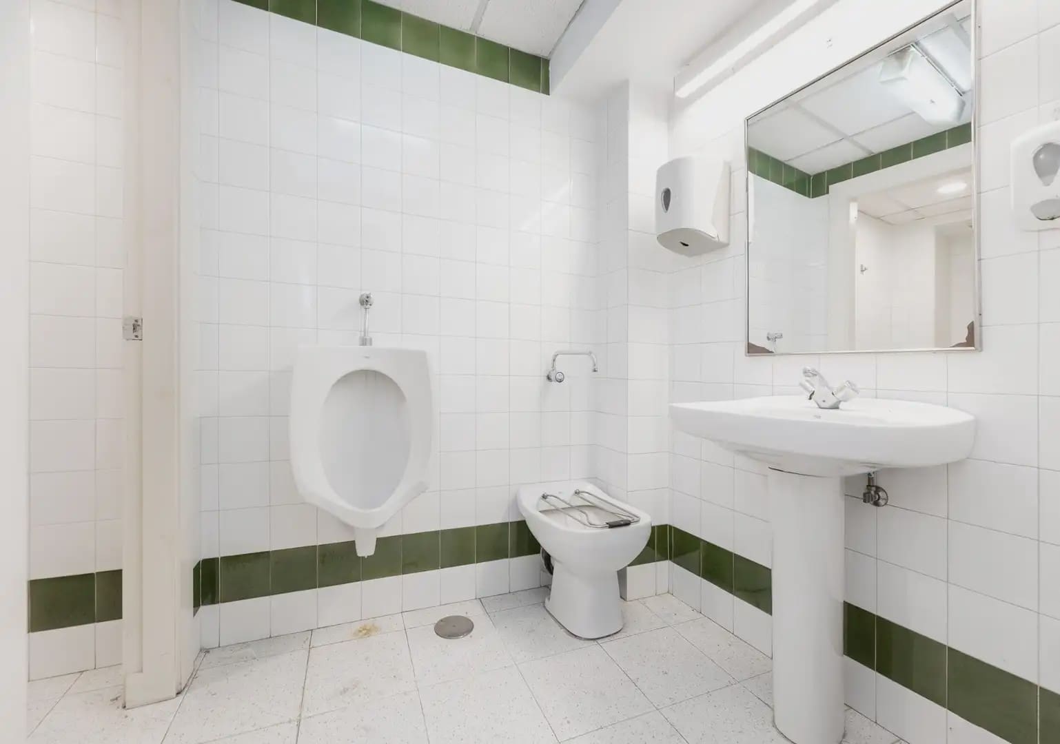 Gewerbe zu verkaufen in Granada Stadt - 980.000 € (Ref: 9837598)