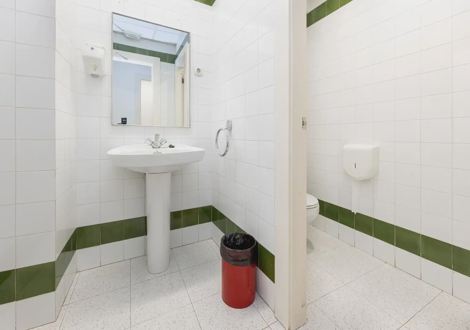 Gewerbe zu verkaufen in Granada Stadt - 980.000 € (Ref: 9837598)