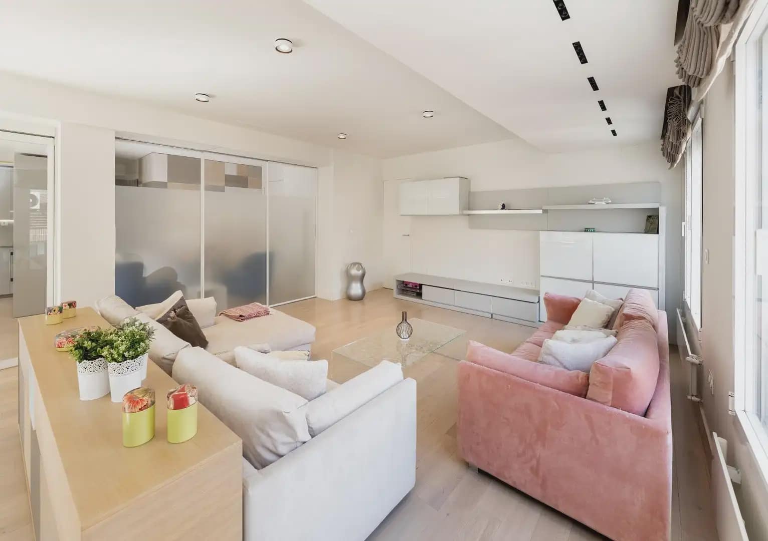Flat for sale in Granada city - € 890,000 (Ref: 9837599)