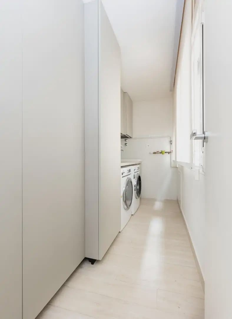 Flat for sale in Granada city - € 890,000 (Ref: 9837599)